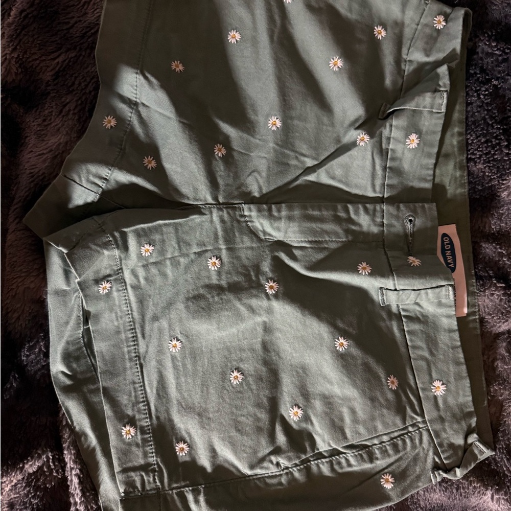 Old Navy Green Women's Shorts with White Floral Embroidery